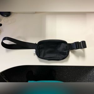 Lululemon Everywhere Belt Bag